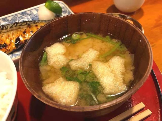 日本味噌汤是用什么做的（日本人为什么喝味噌汤）