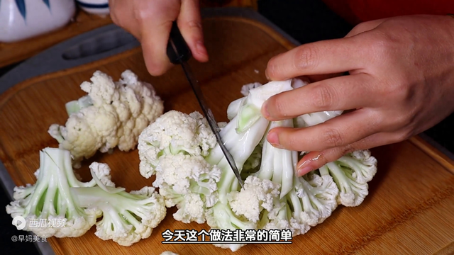 如何在干锅中烹饪花椰菜的完整指南（不要焯水或过油）