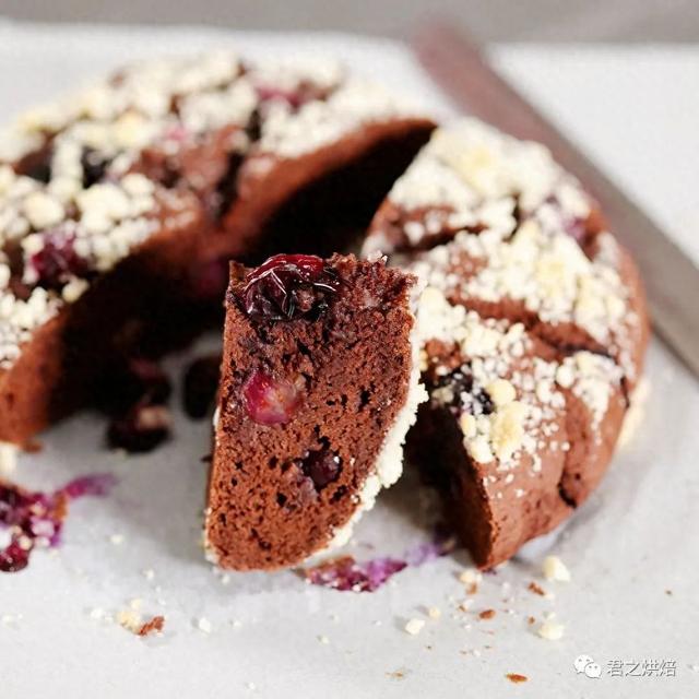 美味的巧克力蛋糕（香蕉蓝莓巧克力蛋糕食谱）